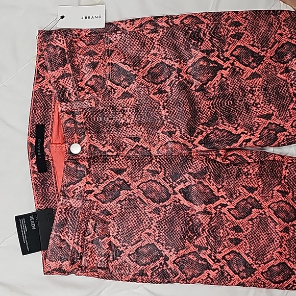 J Brand Selena Snakeskin Print Crop Bootcut Jeans Coated Kalani Boa Size 29 - Picture 10 of 12